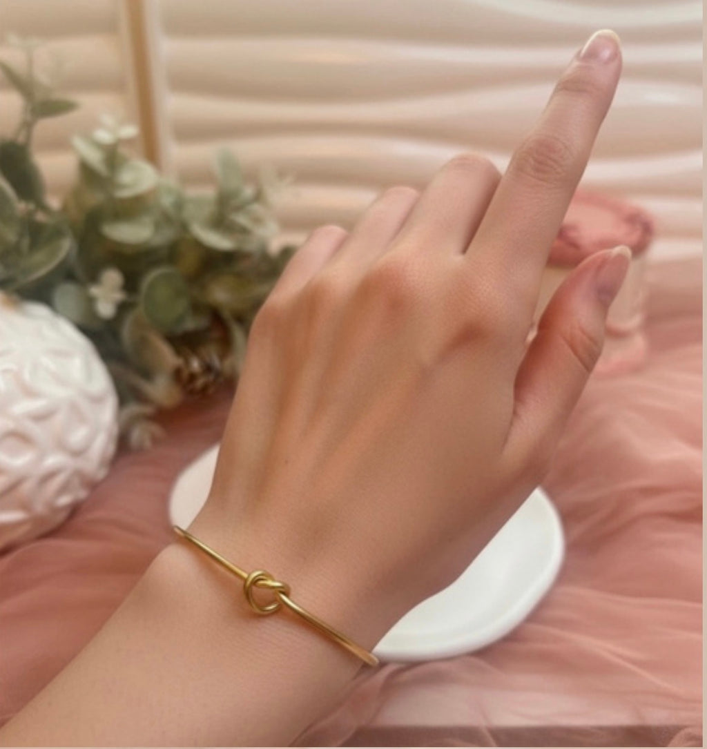 The Amora Heart Twist Bangle